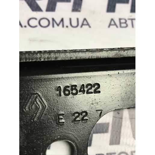 Кронштейн двигателя правый Renault Megane II 1.9 DCI 2002-2009 8200165422